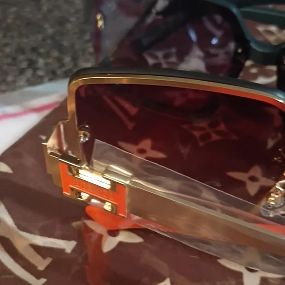 Source Unknown Black and Gold Square Sunglasses Bundle - Picture 6 of 13